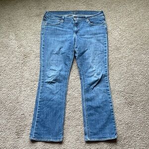 Old Navy The Flirt Mid-Rise Bootcut Jean Women’s 12 Stretch Denim Closet Staple